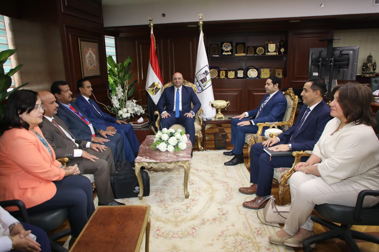 وفد يمني - مصري يطلع على تجربة الإدارة الاستراتيجية